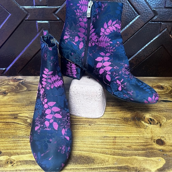 Floral Ankle Boots - Navy, Black and Pink, Liz Claiborne Size 10W - Picture 16 of 16